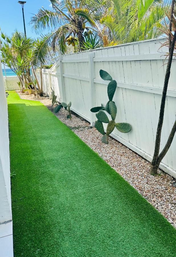 Tessa'S On The Beach Gold Coast Exterior photo